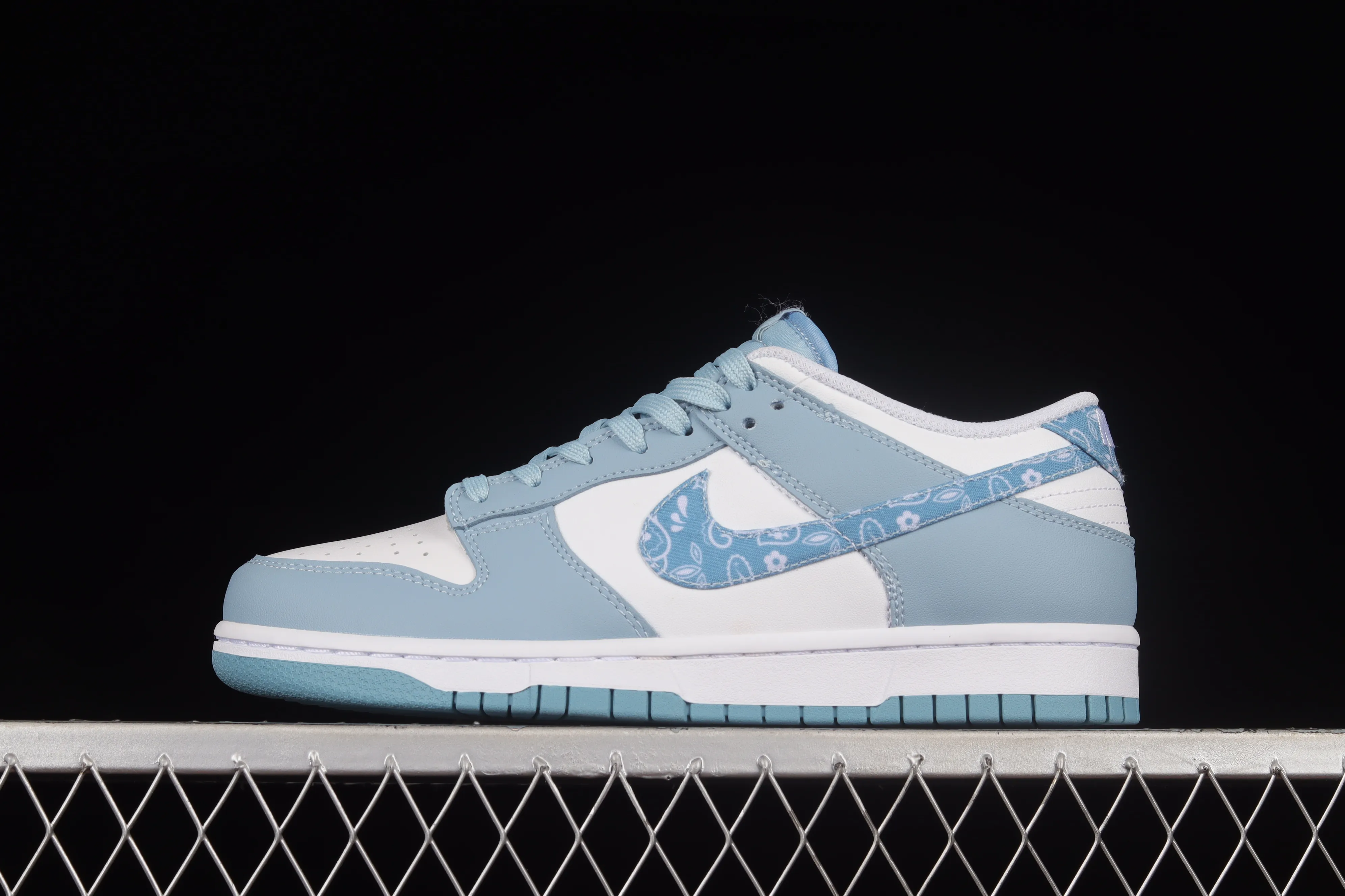 All categories Nk SB Dunk series Nk SB Dunk Low low-cut sneakers F version special price Nk Dunk Low "Green/blue paisley" SB smashed backboard fashion casual sneakers DH4401-101